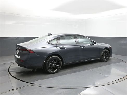 Used 2025 Honda Accord SE image 15