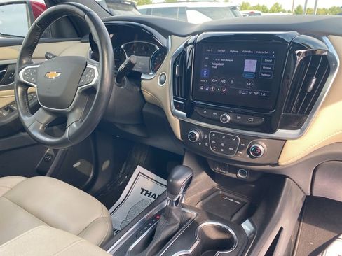 Used 2022 Chevrolet Traverse LT w/ LT Premium Package image 27
