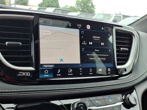 New 2027 Chrysler Pacifica Select FWD image 8