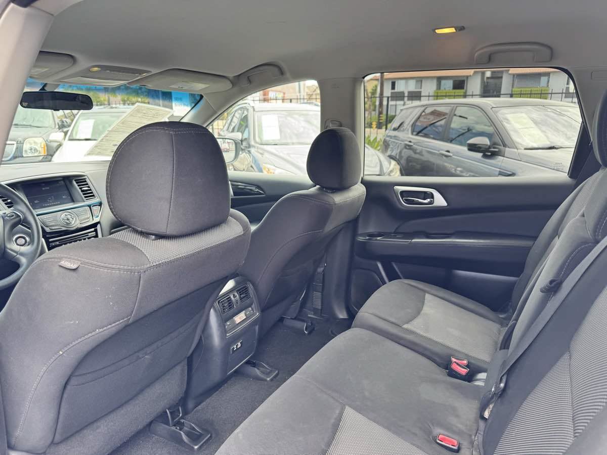 Used 2020 Nissan Pathfinder S FWD image 31