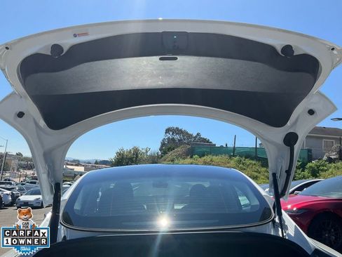 Used 2023 Tesla Model 3 Standard Range image 9
