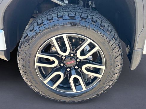 Used 2024 GMC Sierra 1500 AT4 w/ Technology Package AWD/4WD image 8