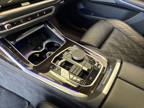 Used 2024 BMW X7 xDrive40i w/ Premium Package image 25