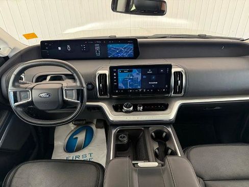 Certified 2025 Ford Expedition Platinum AWD/4WD image 3