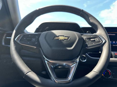 Certified 2025 Chevrolet TrailBlazer LT w/ LT Cold Weather Package AWD/4WD image 19