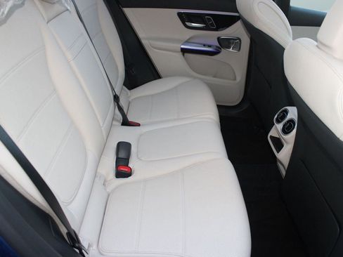 Used 2026 Mercedes-Benz GLC 300 image 32