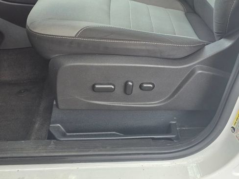 Used 2015 Ford Escape SE FWD image 18