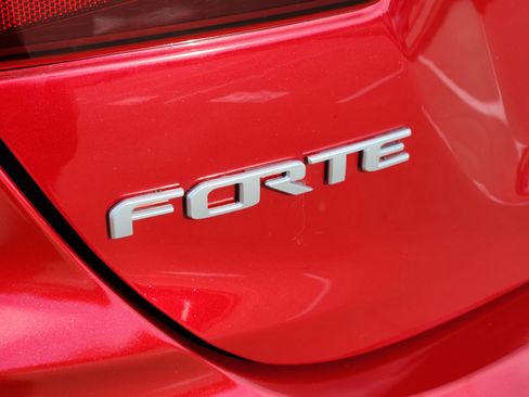 Used 2023 Kia Forte LXS w/ LXS Technology Package image 13