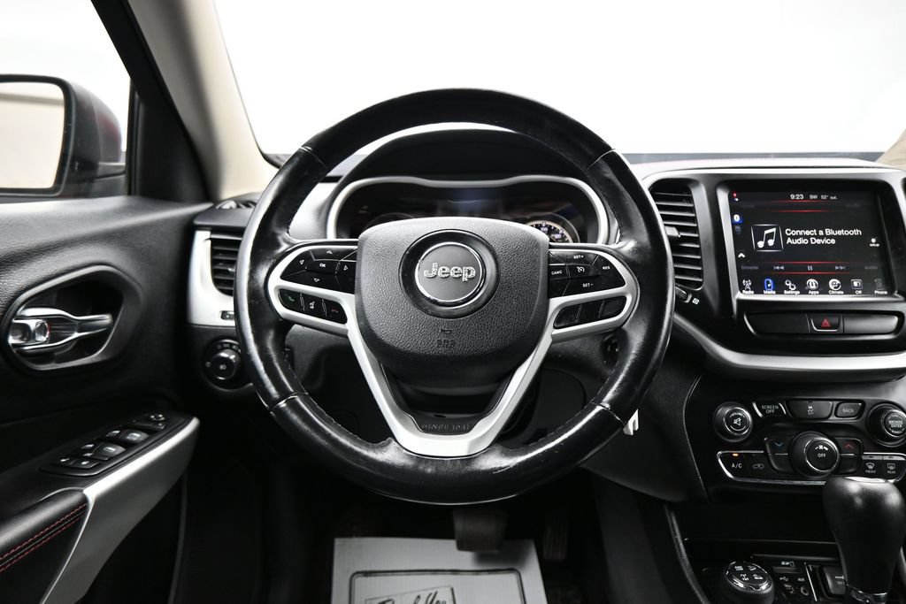 Used 2017 Jeep Cherokee Trailhawk AWD/4WD image 16