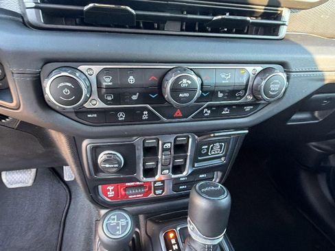 Used 2024 Jeep Gladiator Rubicon AWD/4WD image 29