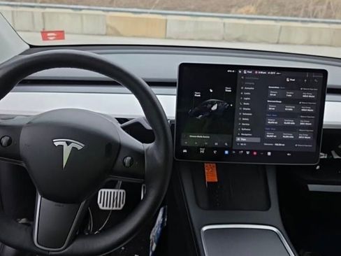Used 2021 Tesla Model Y Long Range image 4
