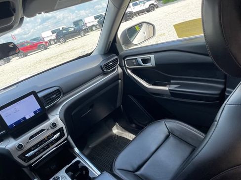 Used 2022 Ford Explorer XLT w/ Equipment Group 202A AWD/4WD image 21