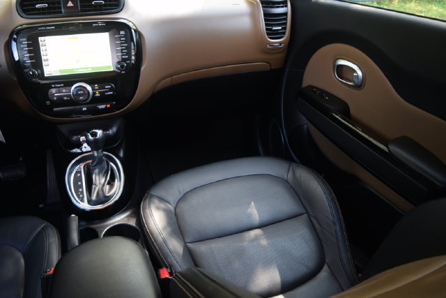 Used 2016 Kia Soul + w/ Audio Package FWD image 15