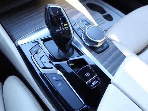 Used 2020 BMW 530i w/ Convenience Package image 24