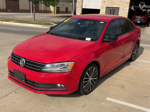 Used 2015 Volkswagen Jetta Sport image 1