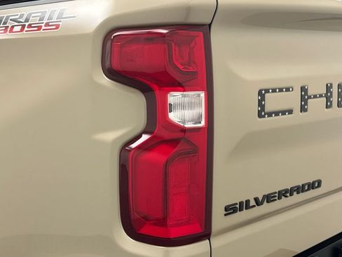 Used 2022 Chevrolet Silverado 1500 LT Trail Boss w/ LT Trail Boss Premium Package AWD/4WD image 23