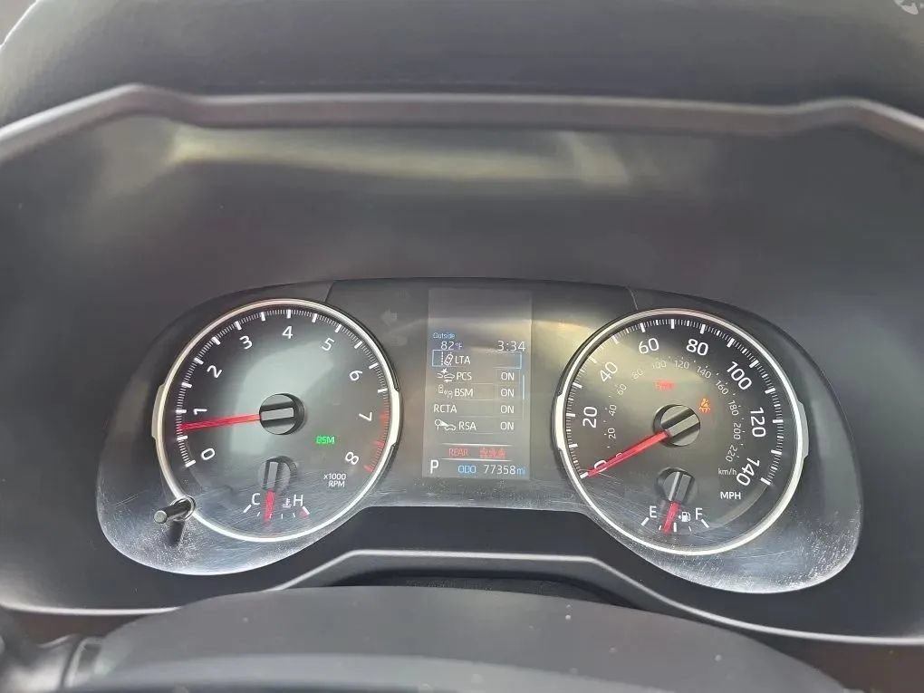 Used 2021 Toyota RAV4 XLE Premium AWD/4WD image 19