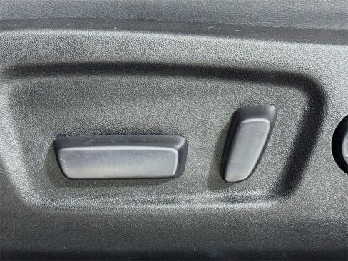 Used 2019 Toyota Highlander SE image 16