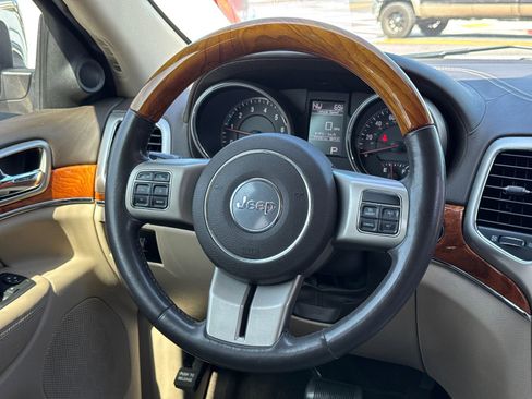 Used 2013 Jeep Grand Cherokee Overland image 13