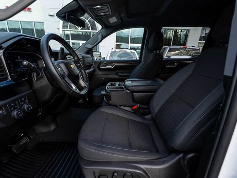 Used 2024 Chevrolet Silverado 1500 LT image 25