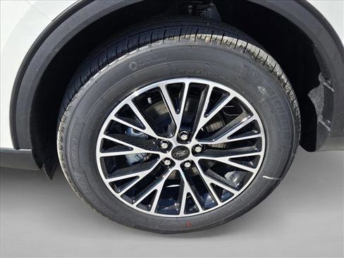 New 2026 Ford Escape SE w/ Class II Trailer Tow Package image 10