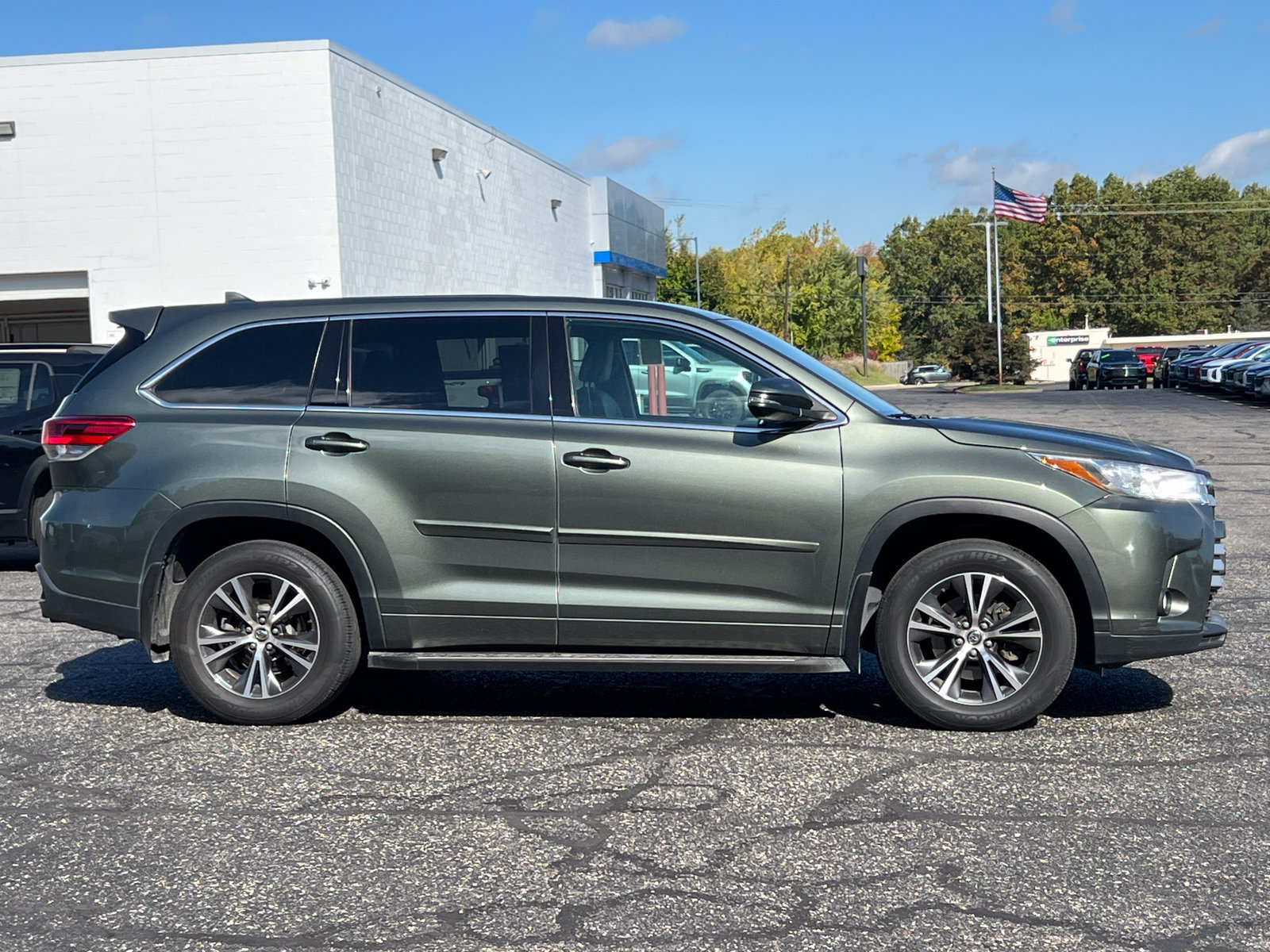Used 2017 Toyota Highlander Plus AWD/4WD image 13
