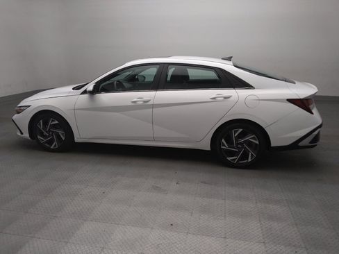 Used 2025 Hyundai Elantra SEL FWD image 3
