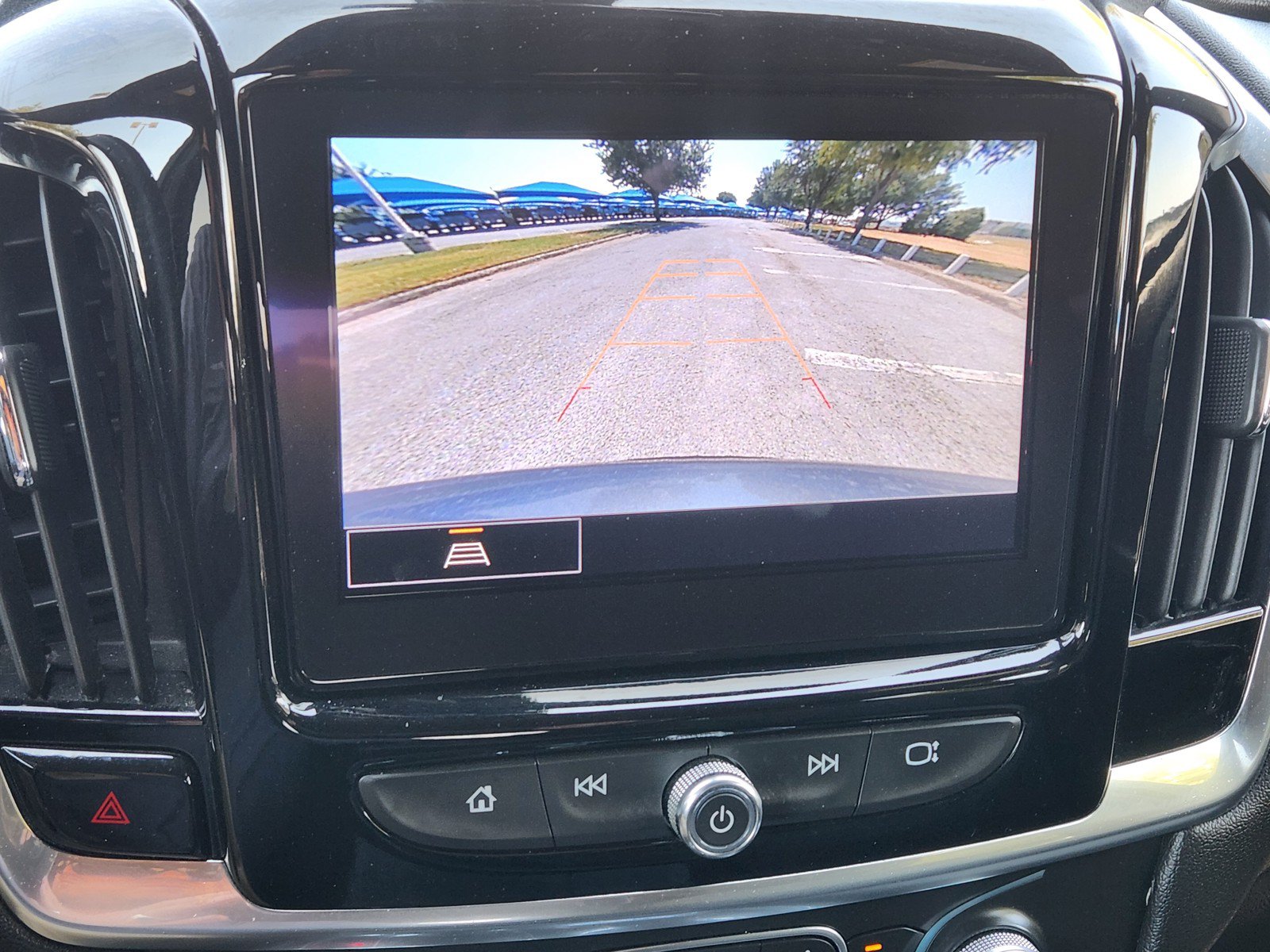 Used 2023 Chevrolet Traverse LT FWD image 7