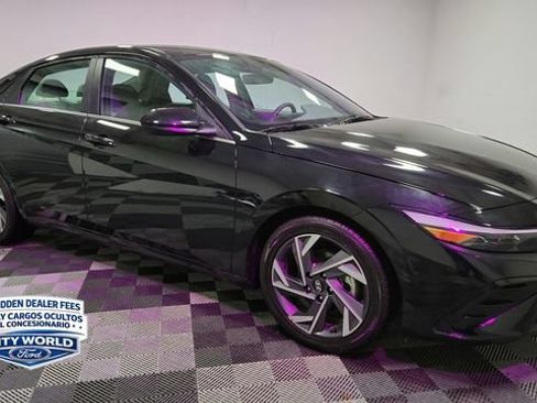 Used 2025 Hyundai Elantra SEL FWD image 8