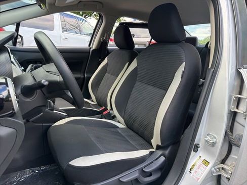 Used 2021 Nissan Versa SV FWD image 7