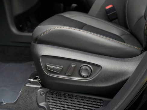 Used 2025 Toyota Sienna XLE Woodland Edition image 26