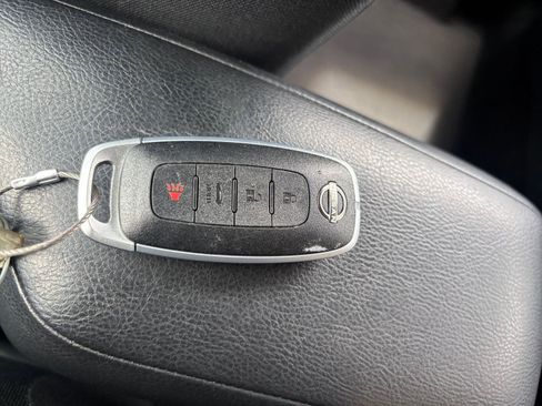 Used 2025 Nissan Versa SV FWD image 21