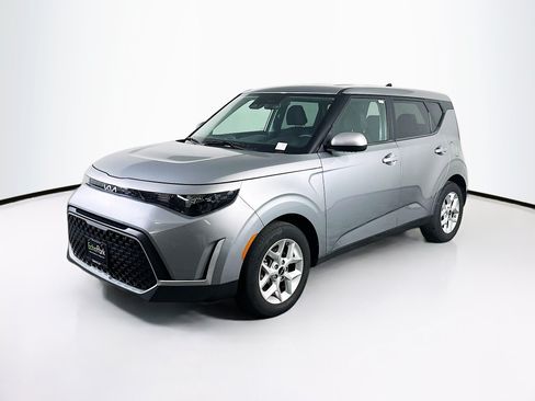Used 2025 Kia Soul LX w/ LX Technology Package FWD image 3