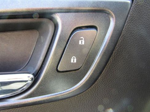 Used 2015 Chevrolet Suburban LT w/ Luxury Package image 10