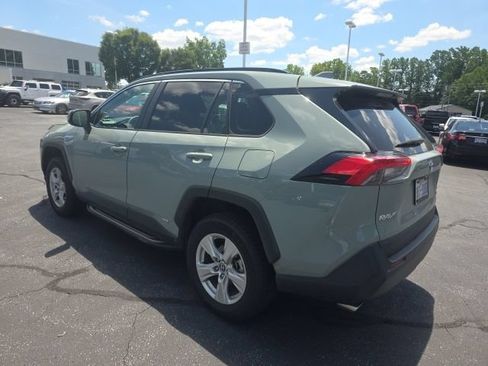 Used 2019 Toyota RAV4 XLE AWD/4WD image 7