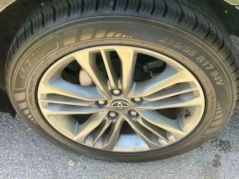 Used 2016 Toyota Camry SE image 6