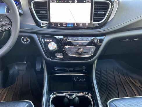 Used 2022 Chrysler Pacifica Limited w/ Uconnect Theater Family Group AWD/4WD image 9