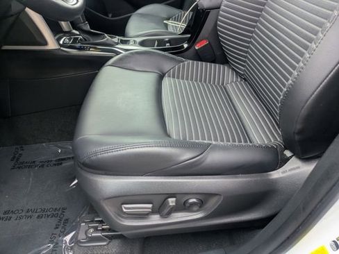 Used 2025 Toyota Corolla Cross AWD Hybrid w/ Convenience Package image 22