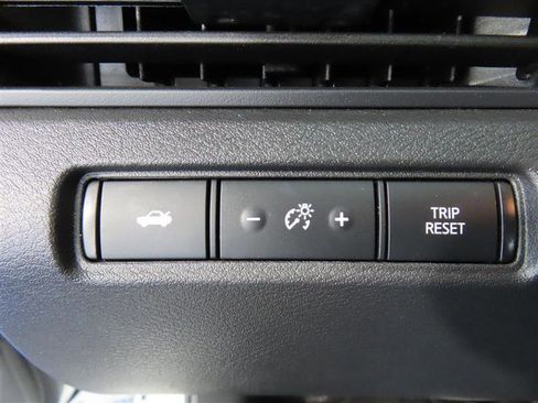 Used 2025 Nissan Altima 2.5 SV image 17