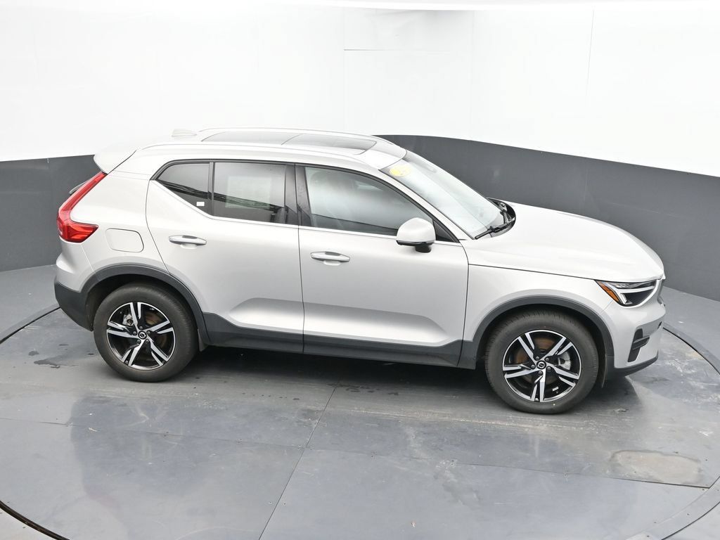 Used 2024 Volvo XC40 B5 Core AWD/4WD image 34