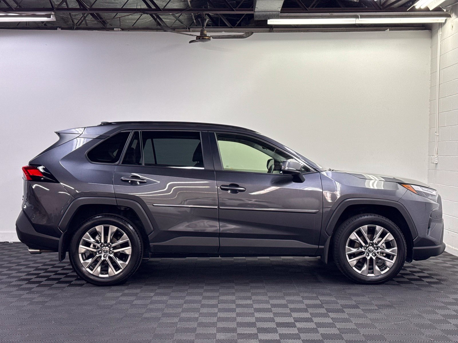 Used 2025 Toyota RAV4 XLE Premium w/ Weather Package AWD/4WD image 4