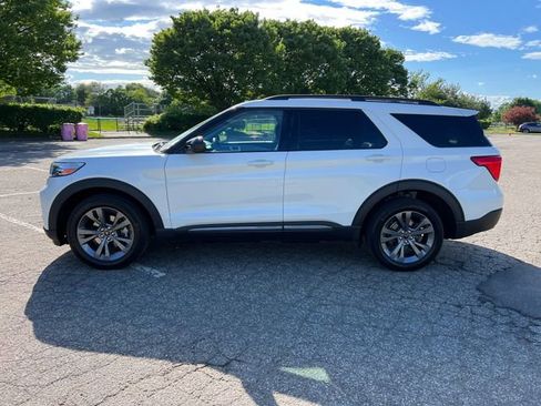 Used 2023 Ford Explorer XLT w/ Equipment Group 202A AWD/4WD image 6