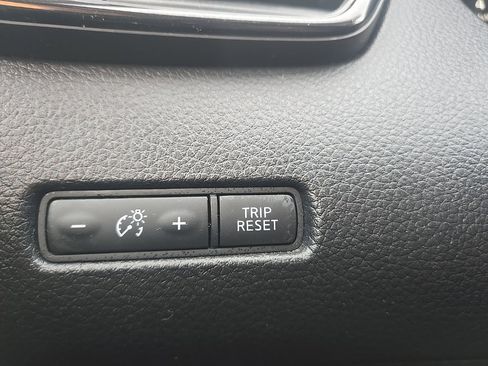 Used 2017 Nissan Rogue SV image 14