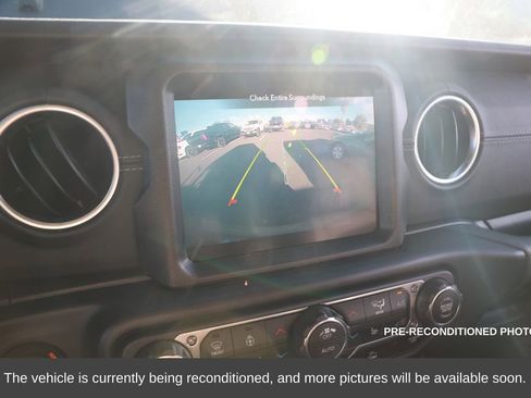 Used 2022 Jeep Wrangler Unlimited Sahara w/ Cold Weather Group image 17