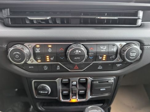 New 2026 Jeep Gladiator Sport image 25