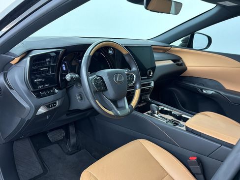 Used 2024 Lexus RX 350 Premium w/ Accessory Package (Z1) FWD image 4