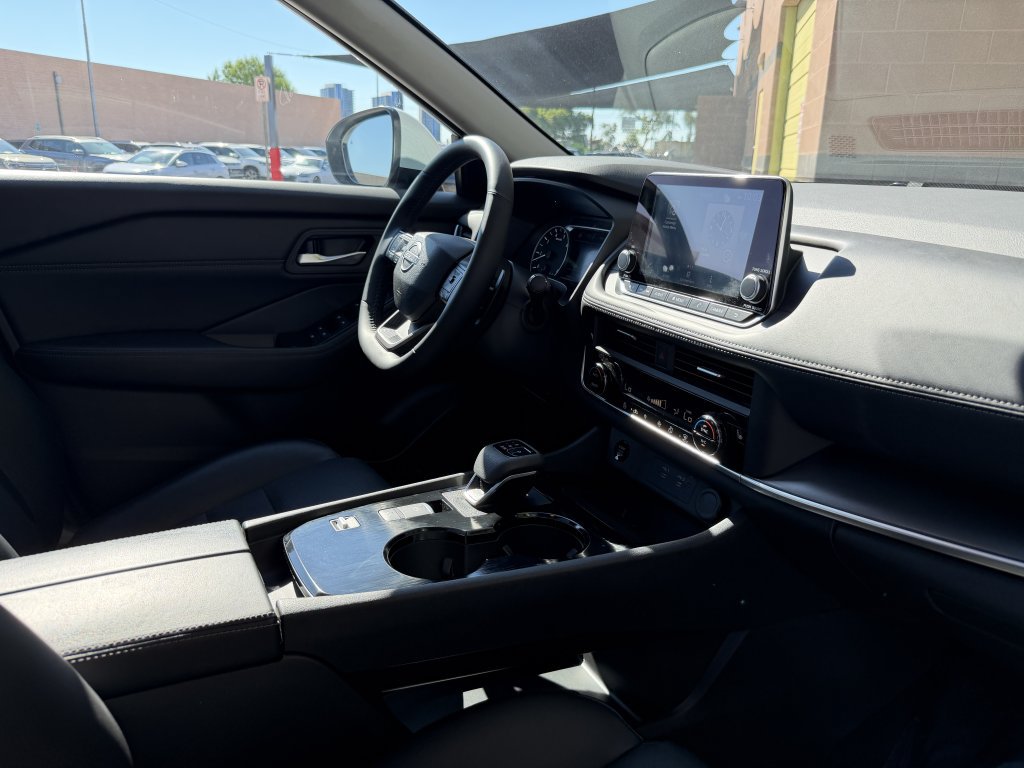 Used 2026 Nissan Rogue SV w/ SV Premium Package FWD image 40
