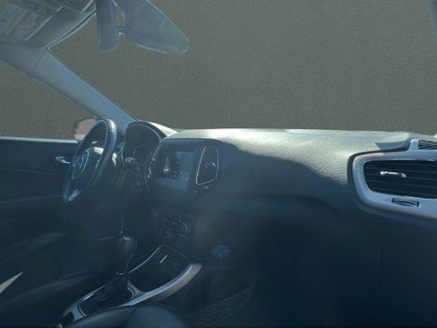 Used 2020 Jeep Compass Latitude image 21