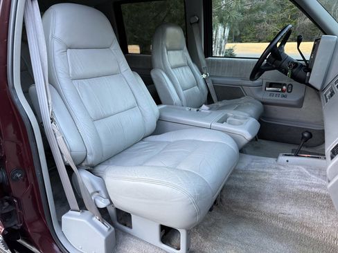 Used 1994 Chevrolet Suburban 4WD image 50