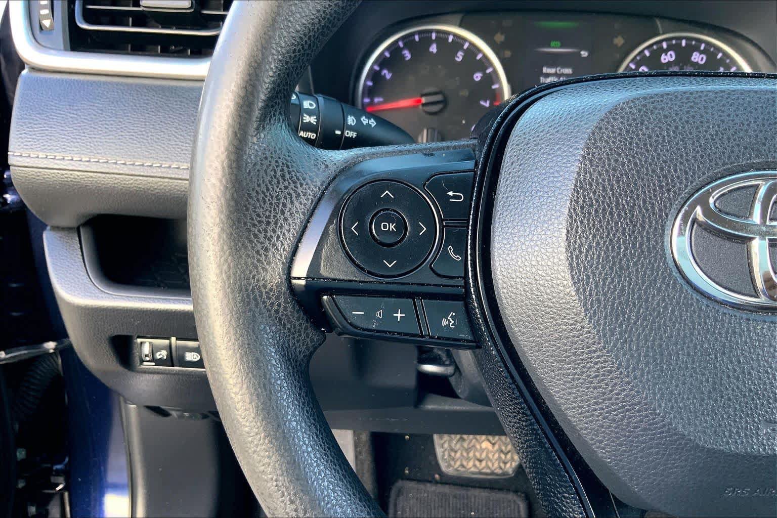 Used 2021 Toyota RAV4 XLE AWD/4WD image 23